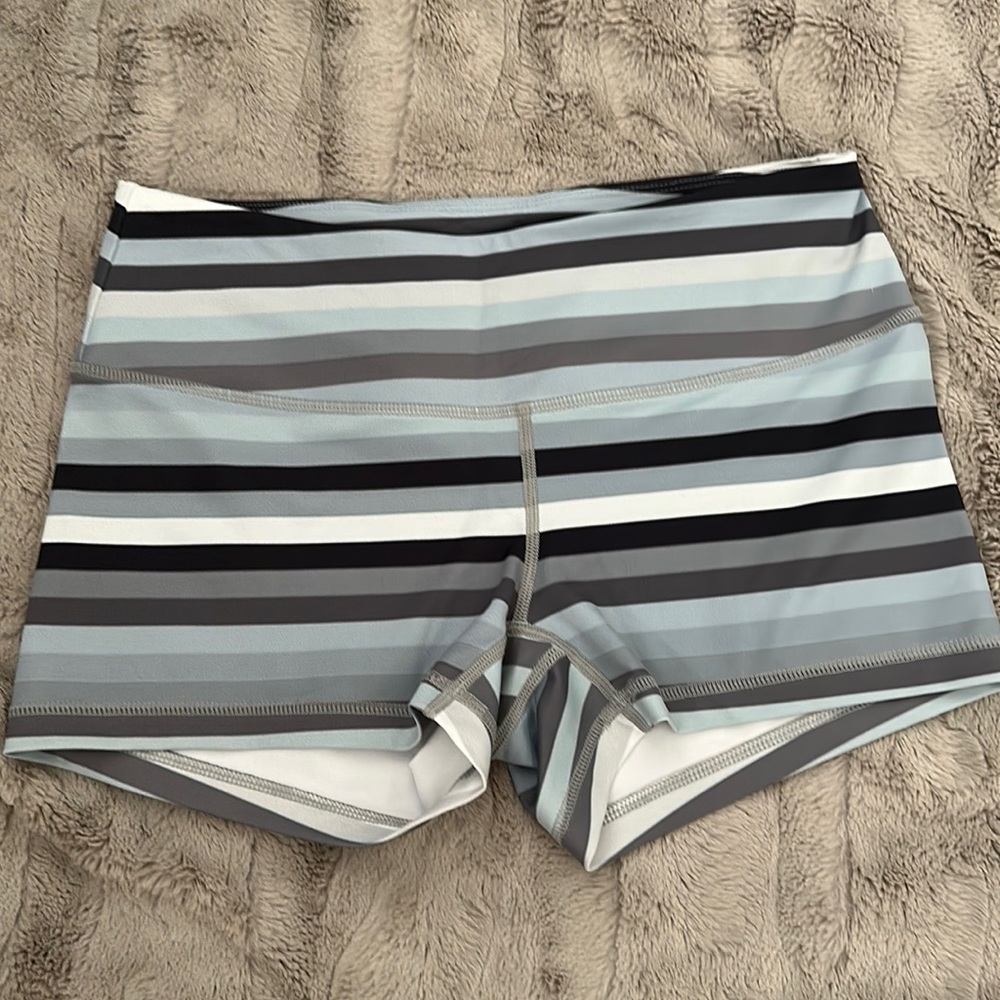 United Lifters Striped Booty Shorts size small
